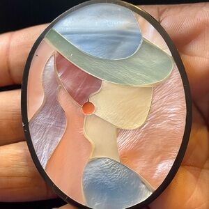 Vintage Elegant Mother of Pearl Shell Cameo Woman with a Hat Oval Brooch Pin